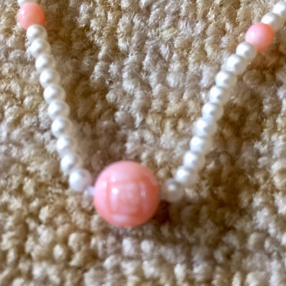 VINTAGE AVON WHITE FAUX PEARL PINK BEAD NECKLACE